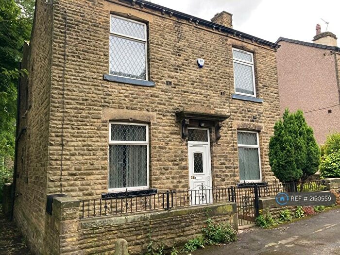2 Bedroom Terraced House To Rent In Alllencroft, Bradford, BD11