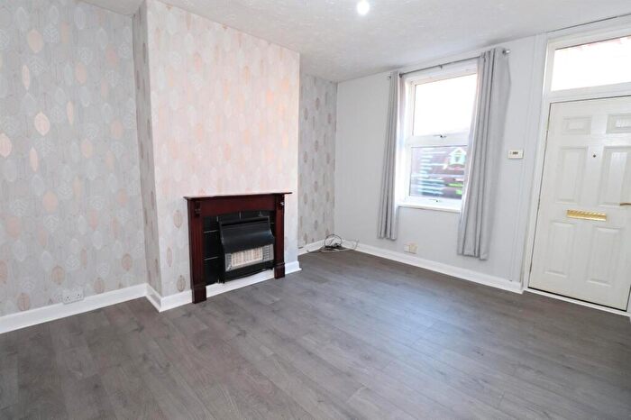 2 Bedroom End Of Terrace House To Rent In Claremont Place, Leeds, West Yorkshire, LS12