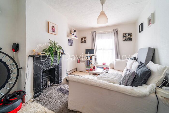 1 Bedroom Flat To Rent In The Broadway, Crouch End, London, N8