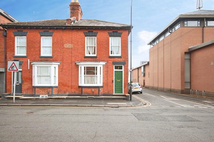 2 Bedroom End Of Terrace House For Sale In Chandos Street, Leamington Spa, CV32