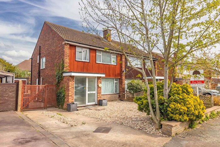 3 Bedroom Semi-Detached House For Sale In Maypole Road, Taplow, Maidenhead, SL6