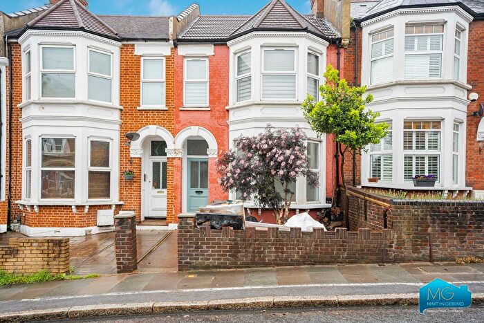 2 Bedroom Flat To Rent In Dollis Road, London, N3