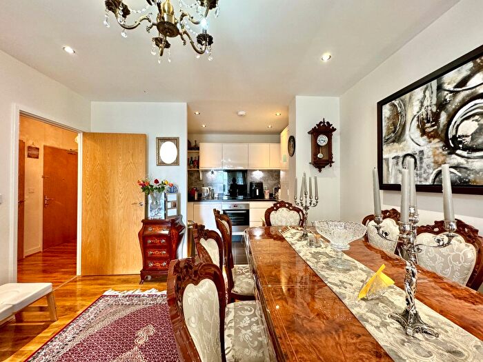 2 Bedroom Flat For Sale In Echo Court, Telegraph Avenue, London, NW9