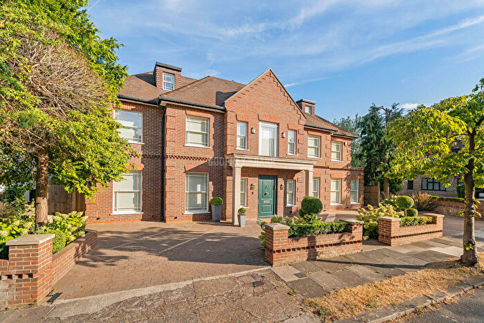 7 Bedroom Detached House For Sale In Cedars Close, Hendon, NW4