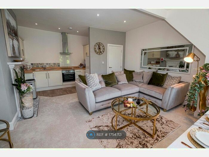 2 Bedroom Flat To Rent In Approach Road, Poole, BH14