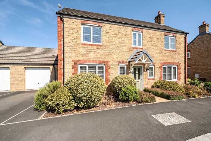 4 Bedroom Detached House For Sale In Fitzgerold Avenue, Highworth, Swindon, SN6