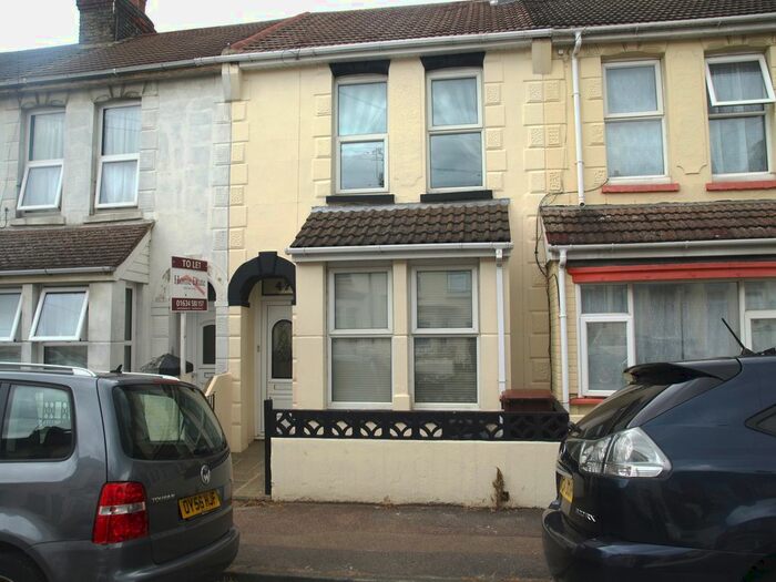 4 Bedroom Terraced House To Rent In Byron Road, Gillingham, ME7