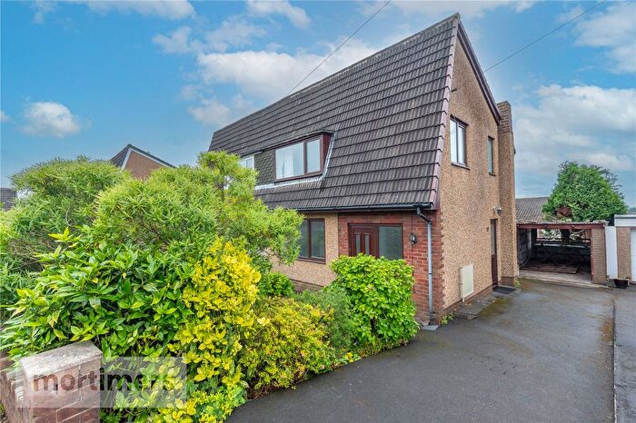 3 Bedroom Semi-Detached House For Sale In Oakwood Avenue, Blackburn, BB1