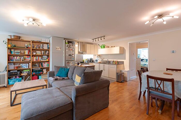 2 Bedroom Flat For Sale In Margaret Road, Headington, OX3