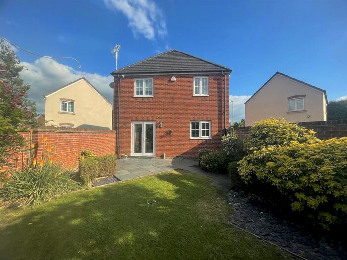 3 Bedroom Detached House To Rent In Lyneham Drive, Kingsway, Gloucester, GL2