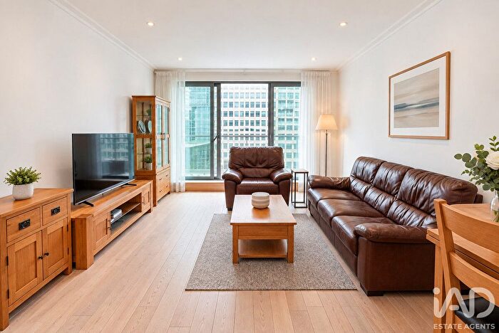 2 Bedroom Flat For Sale In South Quay Square, London, E14