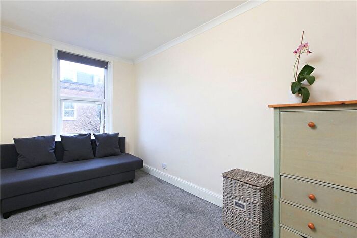 2 Bedroom Flat To Rent In Battersea High Street, Battersea Park, SW11