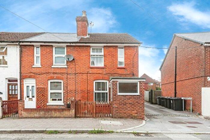 2 Bedroom Property To Rent In Flaxfield Road, Basingstoke, RG21