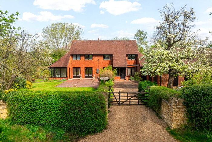 4 Bedroom Detached House For Sale In Great Linford, Milton Keynes, Buckinghamshire, MK14