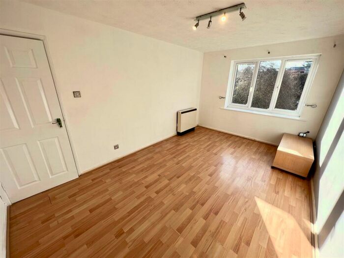 1 Bedroom Flat For Sale In Chatsworth House, Fontwell Road, Branston, DE14