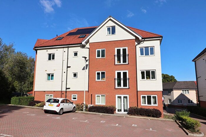 1 Bedroom Flat For Sale In Hellyar Rise, Hedge End, SO30
