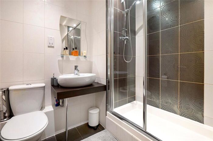 2 Bedroom Apartment To Rent In Berglen Court, Branch Road, London, E14