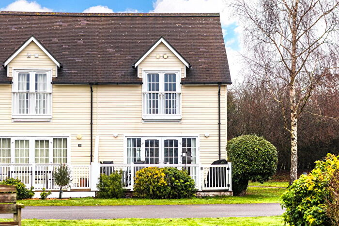 3 Bedroom End Of Terrace House For Sale In Windrush Lake, Isis And Windrush Lakes, GL7