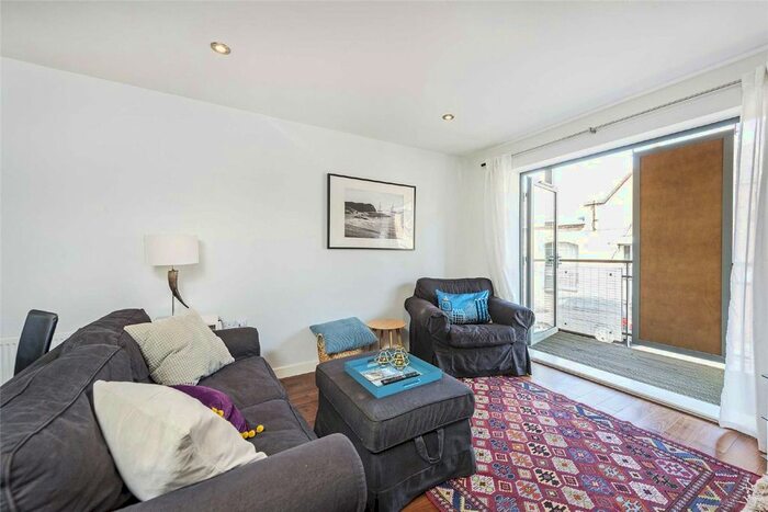 2 Bedroom Flat To Rent In Bagleys Lane, London, SW6