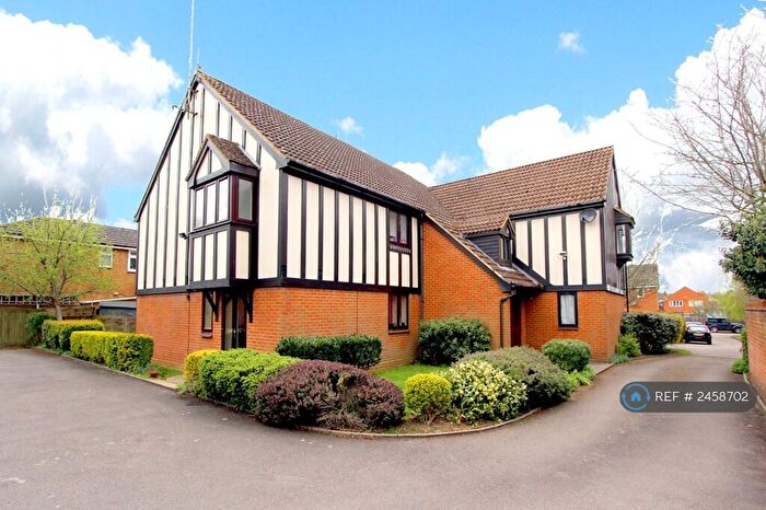 2 Bedroom Flat To Rent In Anvil Close, Bovingdon, Hemel Hempstead, HP3