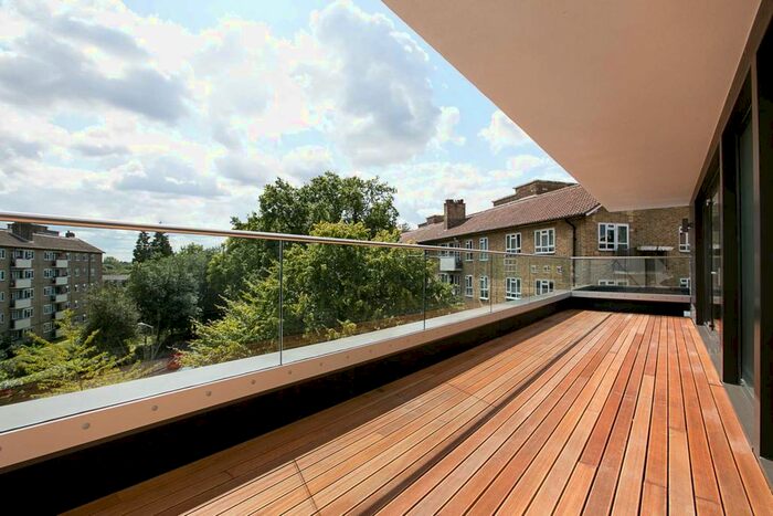 3 Bedroom Flat To Rent In Inner Park Road, Wimbledon, London, SW19