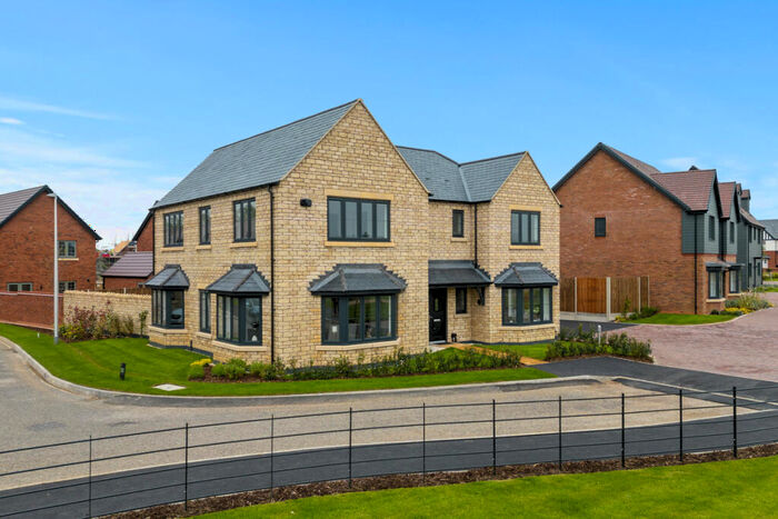 5 Bedroom Detached House For Sale In Vickers Court, Stratford Upon Avon, CV37