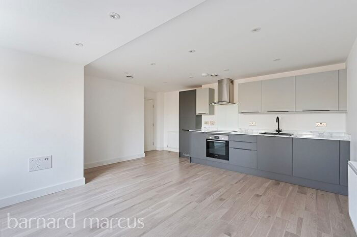 2 Bedroom Flat To Rent In Windmill Lane, Hanwell, UB2