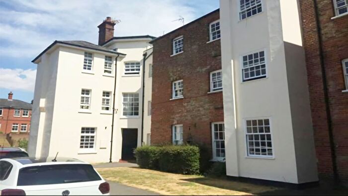 2 Bedroom Flat To Rent In Headley Close, Alresford, SO24