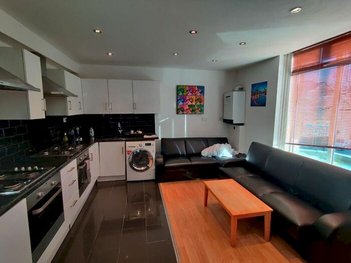 8 Bedroom Flat To Rent In Westgate Road, Newcastle Upon Tyne, NE4