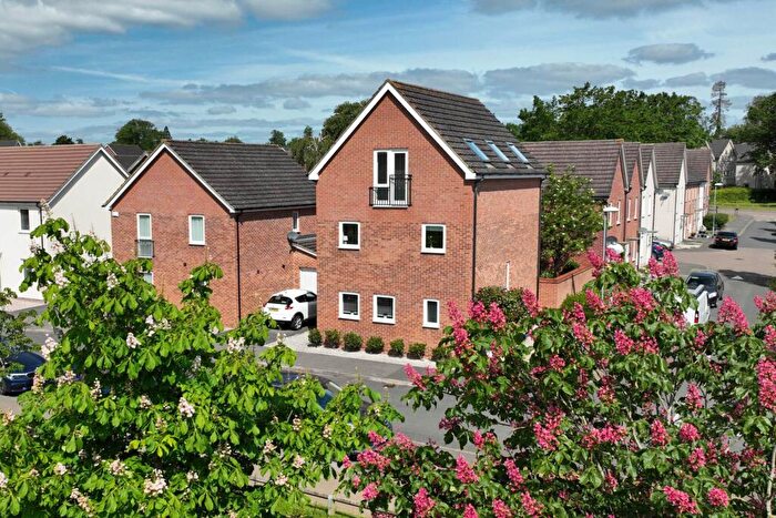 5 Bedroom Detached House For Sale In Hastings View, Bracknell, RG12