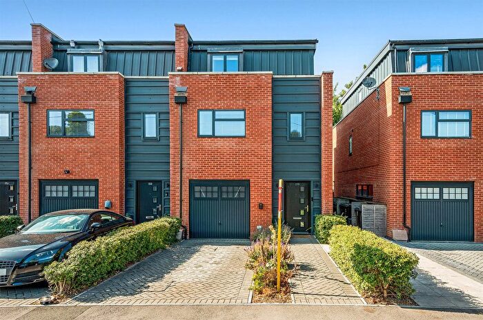 3 Bedroom End Of Terrace House For Sale In South Street, Andover, SP10