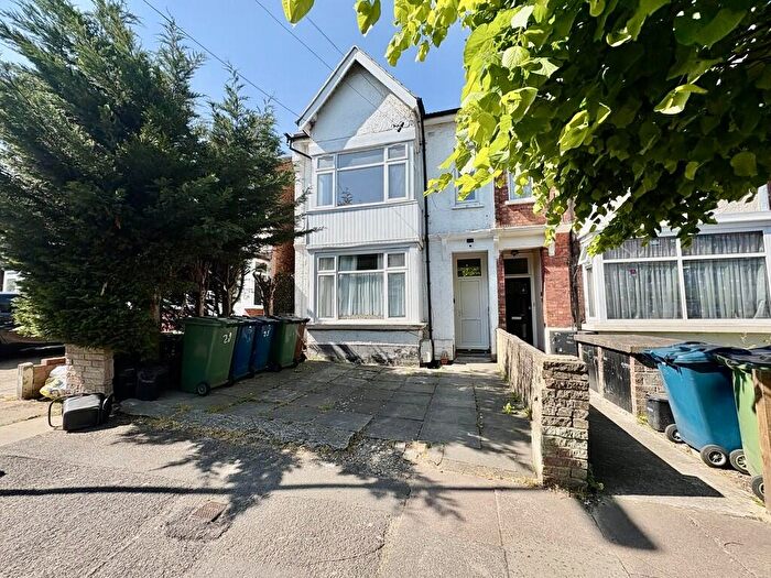 3 Bedroom Apartment To Rent In Eastcote Road, Harrow, HA2