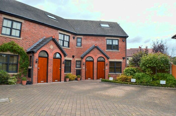 2 Bedroom Flat To Rent In Queen Street, Knutsford, Cheshire, WA16