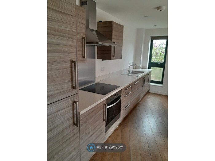 2 Bedroom Flat To Rent In Integra House, London, SW17