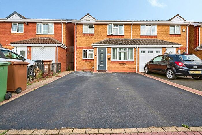3 Bedroom Semi-Detached House For Sale In Basalt Close, Walsall, West Midlands, WS2