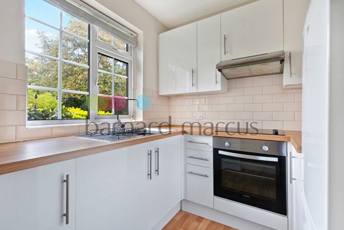 2 Bedroom Flat To Rent In Limpsfield Road, Sanderstead, South Croydon, CR2