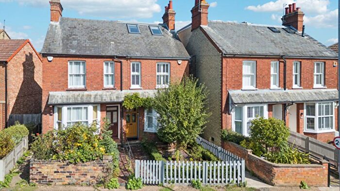 3 Bedroom Semi-Detached House For Sale In Bearton Road, Hitchin, SG5