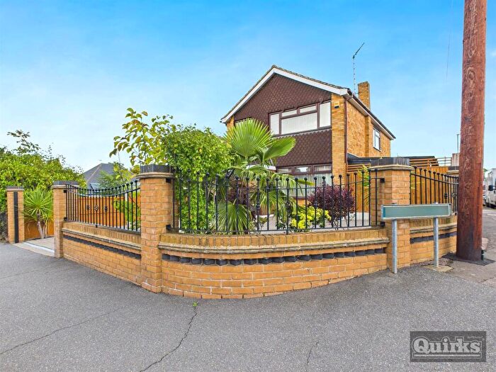 4 Bedroom Detached House For Sale In Highcliffe Road, Wickford, SS11