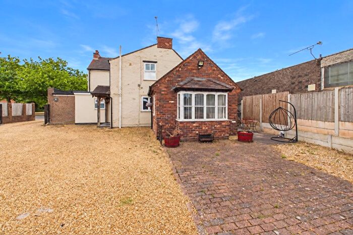 3 Bedroom Semi-Detached House To Rent In Salters Road, Walsall, WS9