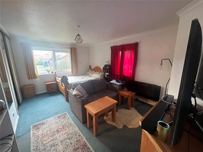 Studio To Rent In Camelot Court, Ifield, Crawley, West Sussex, RH11
