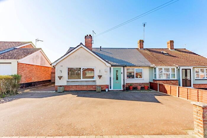 4 Bedroom Semi-Detached Bungalow For Sale In Loxley Road, Oulton Broad South, NR33