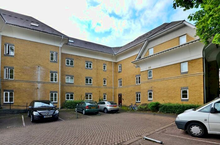 2 Bedroom Flat To Rent In Century Court, Woking, GU21