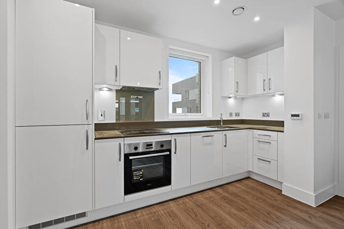 2 Bedroom Apartment To Rent In Fortunes Dock, Canning Town London, E16