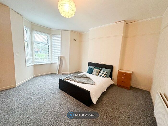 2 Bedroom Flat To Rent In Strathmore Crescent, Newcastle Upon Tyne, NE4