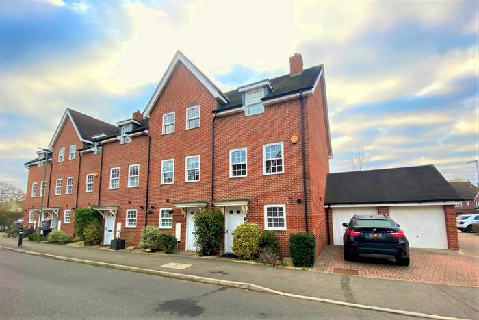 4 Bedroom Town House To Rent In Whittaker Drive, Horley RH6