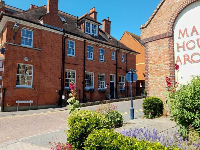 5 Bedroom Property To Rent In Malthouse Hill, Hythe, CT21