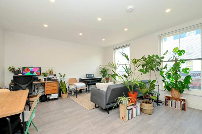 1 Bedroom Flat To Rent In Chatsworth Road, Clapton, E5
