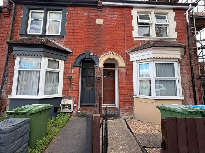 4 Bedroom End Of Terrace House To Rent In Woodside Road, Southampton, SO17