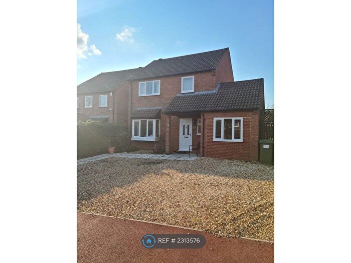 4 Bedroom Detached House To Rent In The Craven, Milton Keynes, MK13
