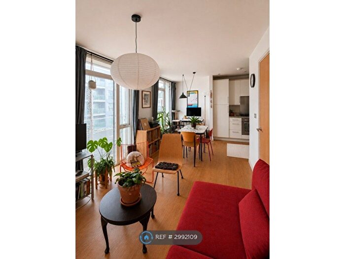 2 Bedroom Flat To Rent In Hamella House, London, E9